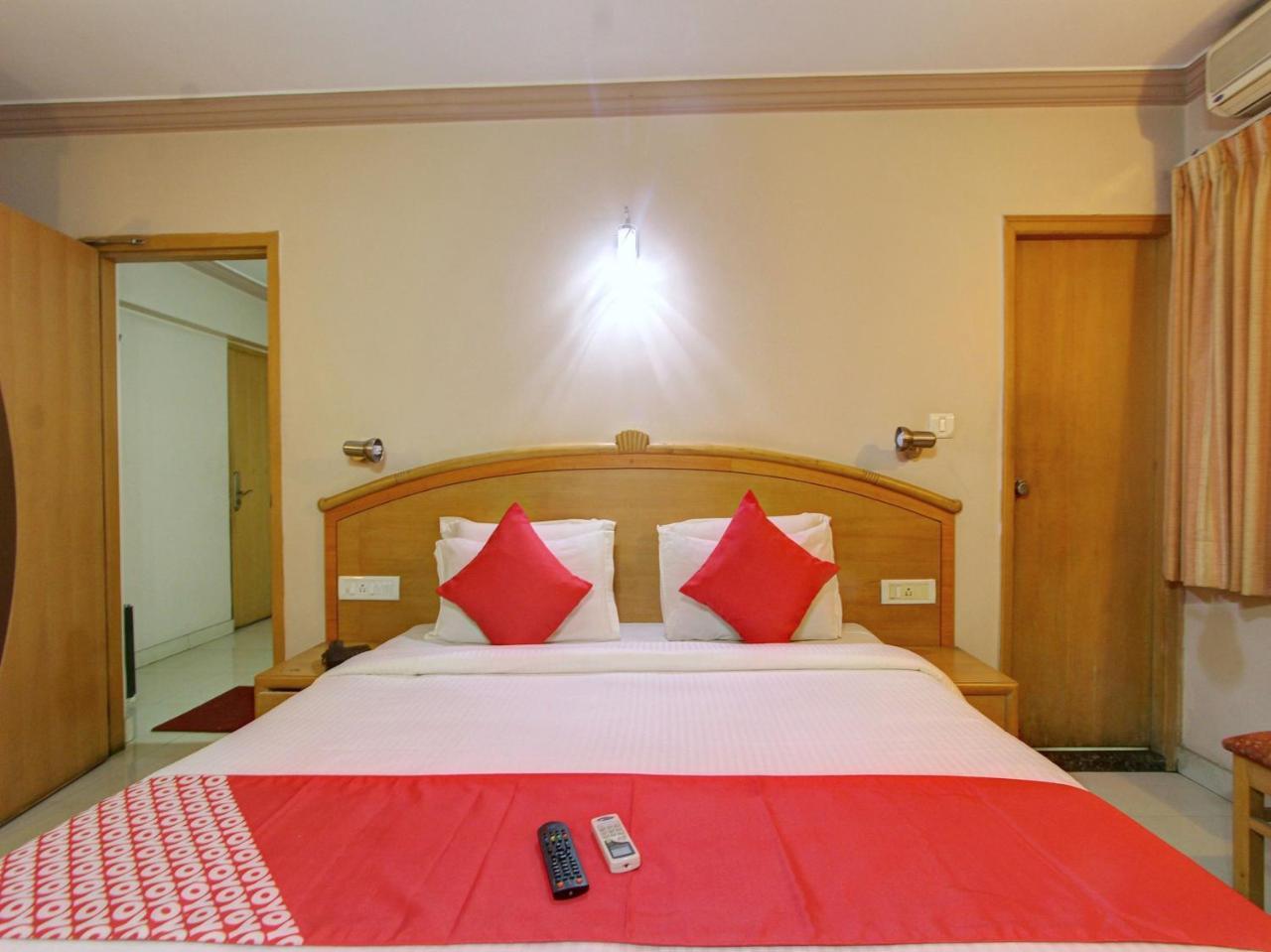 Oyo 15781 Shree Adiga Residency Hotel Bangalore Exterior foto